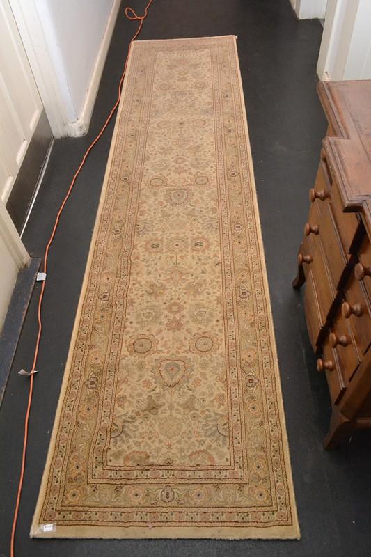 Appraisal: A PERSIAN STYLE RUNNER IN CREAM TONES