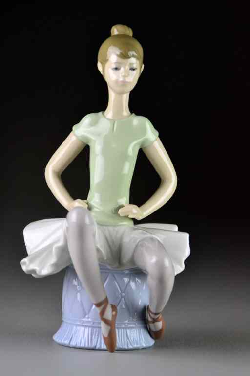 Appraisal: Lladro Porcelain Figurine ''Ballet Green '' Depicting a seated female