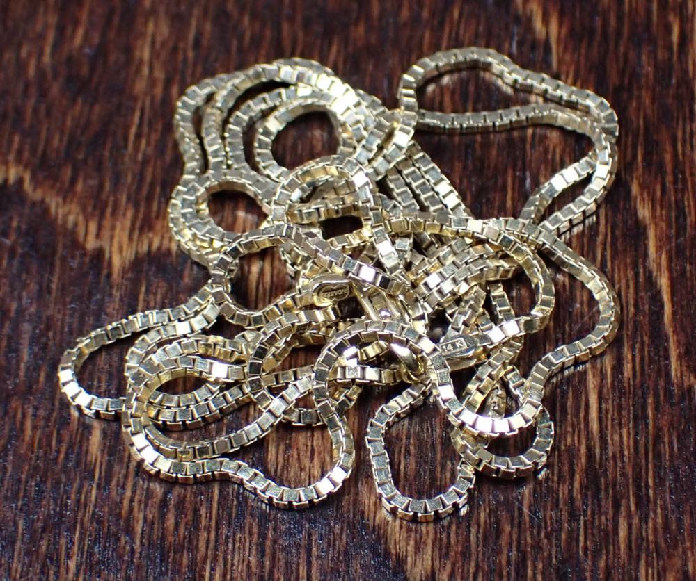 Appraisal: ITALIAN MADE FOURTEEN KARAT GOLD BOX CHAIN NECKLACE The k