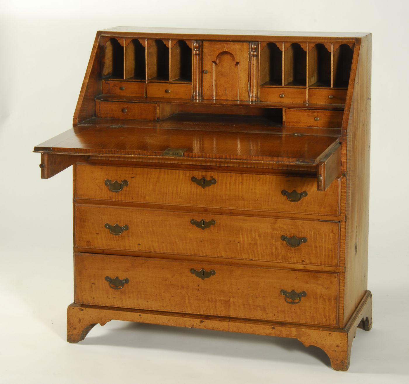 Appraisal: ANTIQUE AMERICAN CHIPPENDALE SLANT-LID DESK Circa In tiger maple Fitted