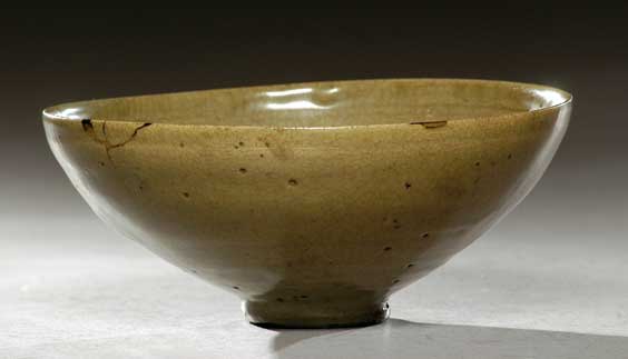 Appraisal: ANTIQUE KOREAN CELADON BOWL Antique Korean early Yi Dynasty celadon