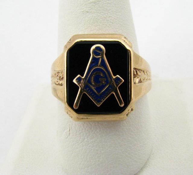 Appraisal: K Yellow Gold Men's Blue Lodge Masonic Ring with onyx