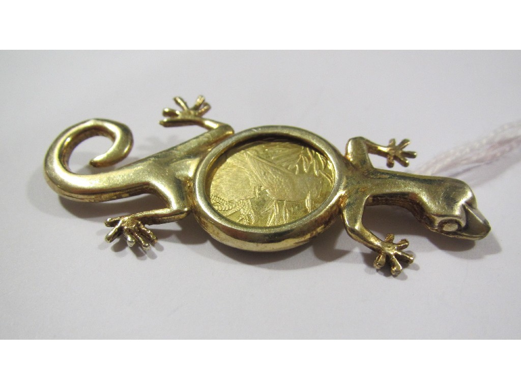 Appraisal: Yellow metal lizard brooch with Australian Kookaburra coin inset