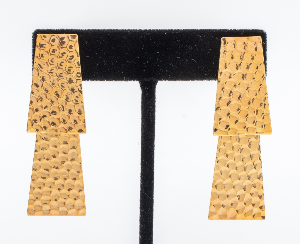 Appraisal: K YELLOW GOLD CHASED DROP EARRINGS K yellow gold earrings