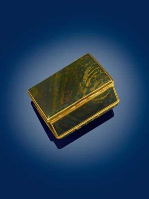 Appraisal: A George III gold mounted bloodstone snuff box oblong with