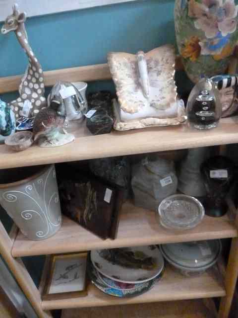 Appraisal: VARIOUS CERAMICS to include Art Pottery decorative plates further ornaments