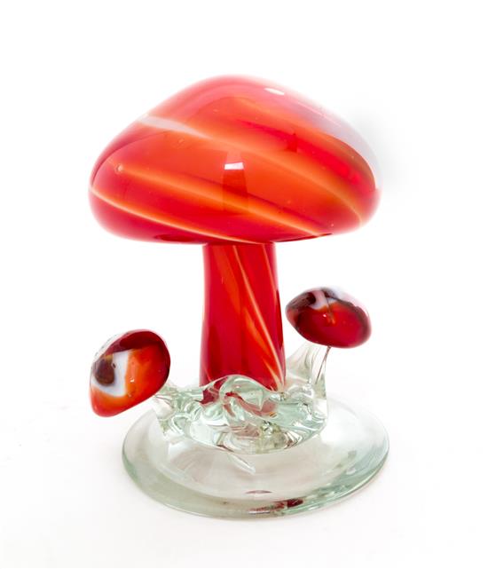 Appraisal: Sale Lot An Italian Glass Mushroom the central mushroom flanked