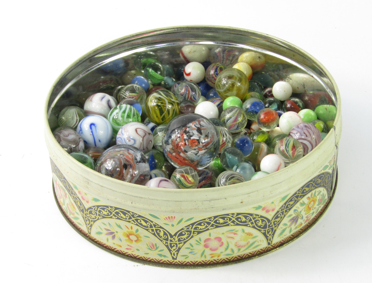 Appraisal: A large quantity of early to mid thC glass marbles