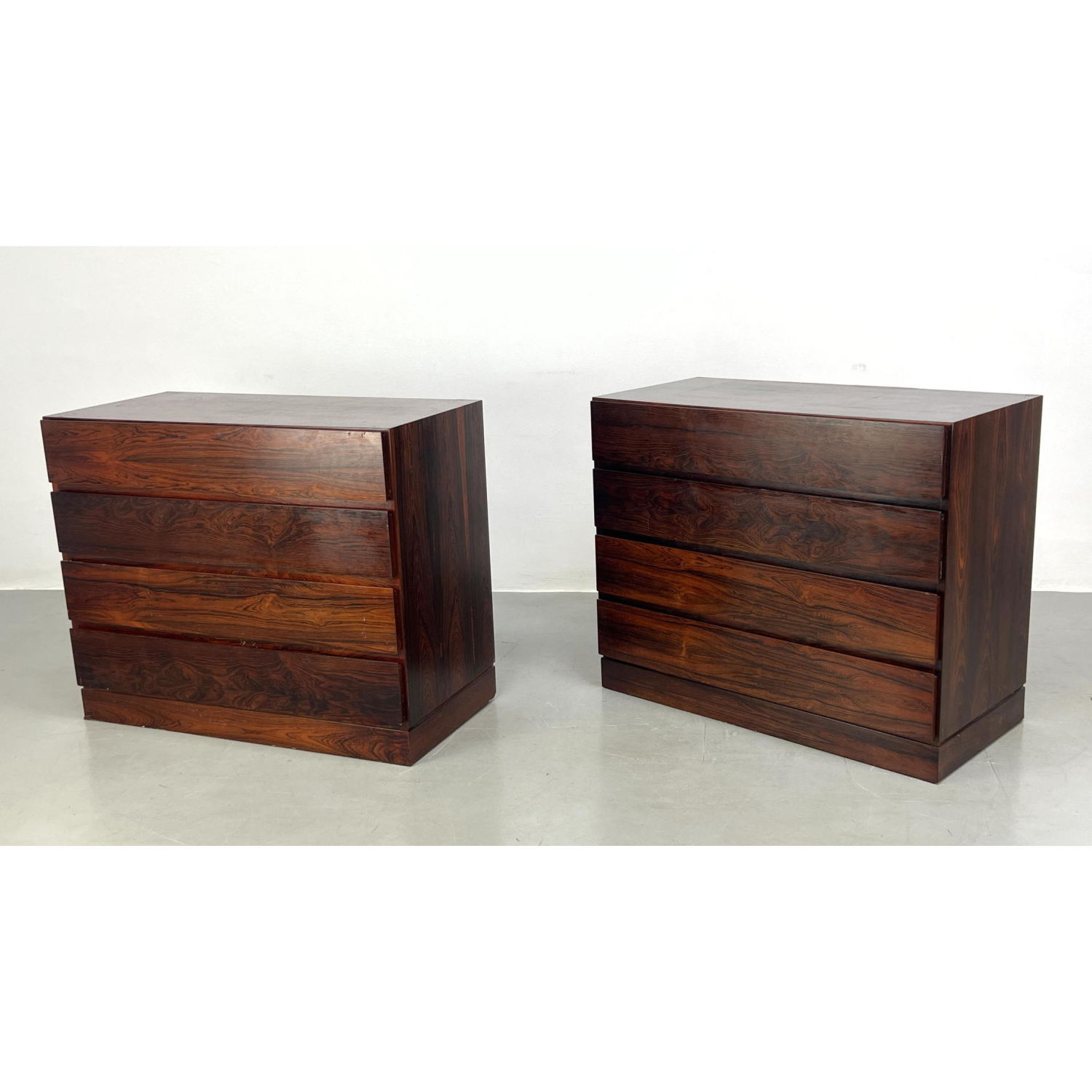 Appraisal: Pair Vinde Mobelfabrik Arne WahlIversen Rosewood bachelor chests Rich rosewood