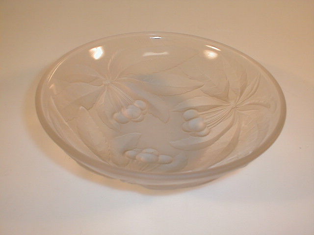 Appraisal: A Vallon opalescent glass bowl moulded with leaf and berry