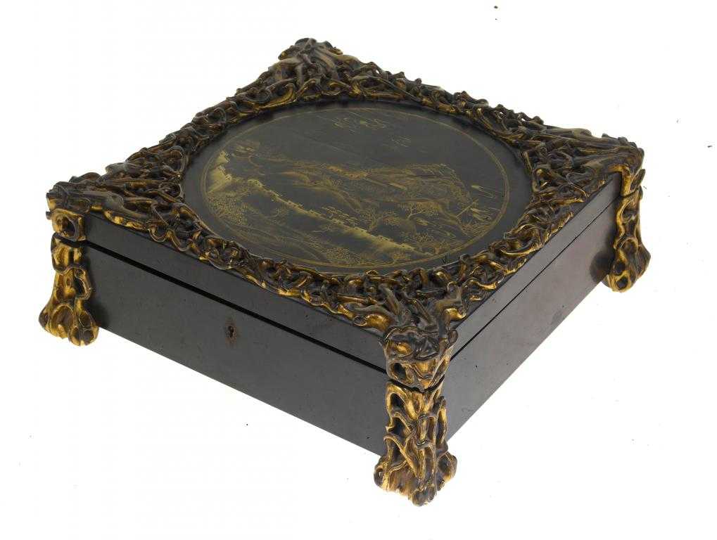 Appraisal: A CHINESE EXPORT BROWN AND GOLD LACQUER BOX of square