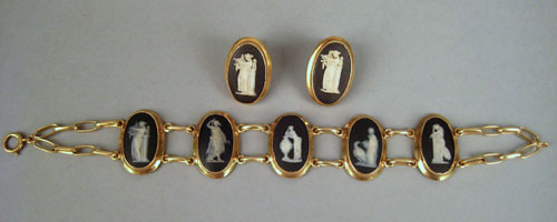 Appraisal: Wedgwood cameo set to include K yellow gold black jasper