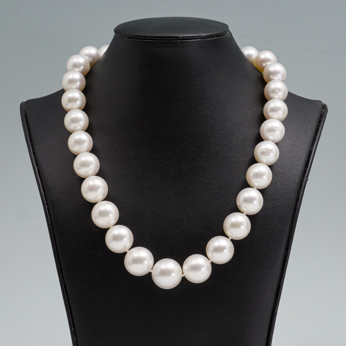 Appraisal: LARGE WHITE SOUTH SEA PEARL NECKLACE Single strand of individually