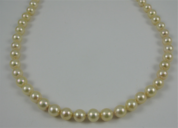 Appraisal: PEARL NECKLACE in length and strung with well matched white