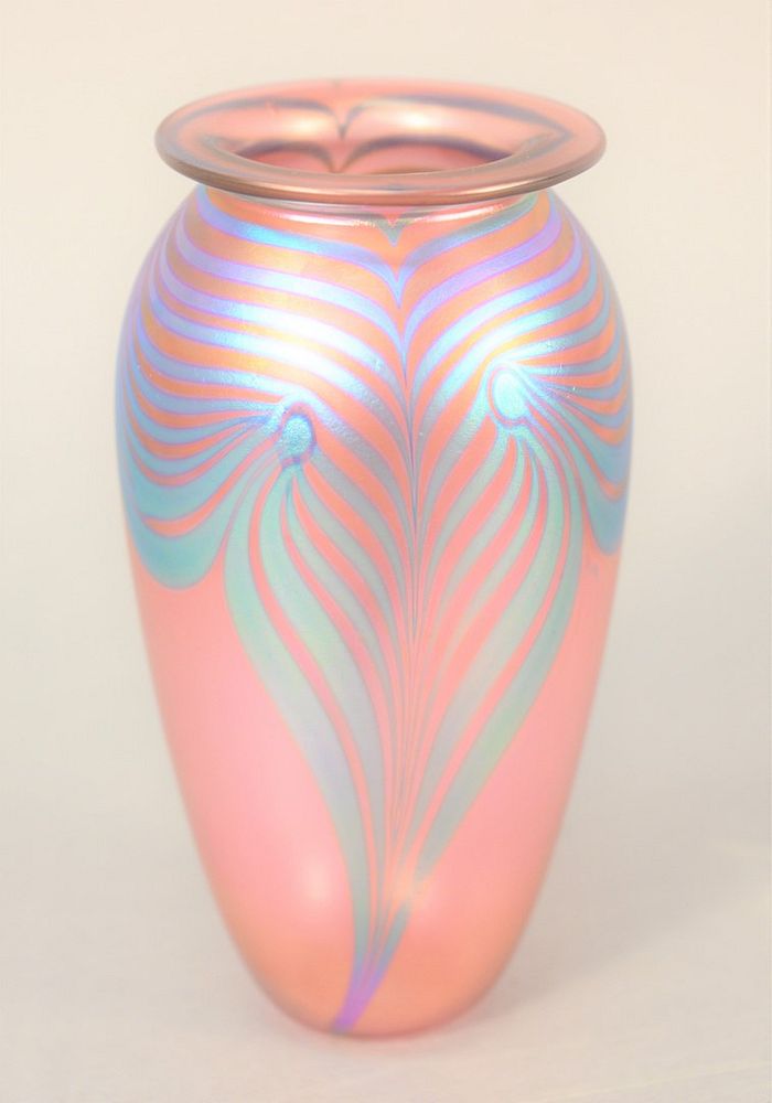 Appraisal: Robert Eickholt art glass vase mauve and turquoise pulled feather