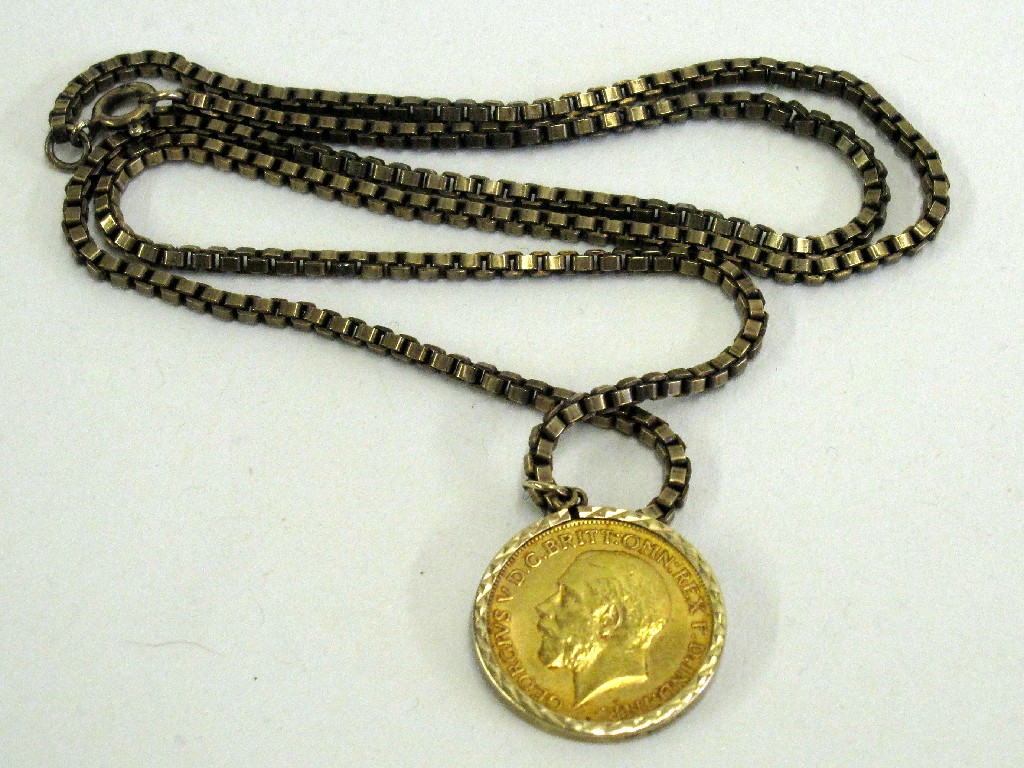 Appraisal: George V sovereign dated on ct gold box link neckchain