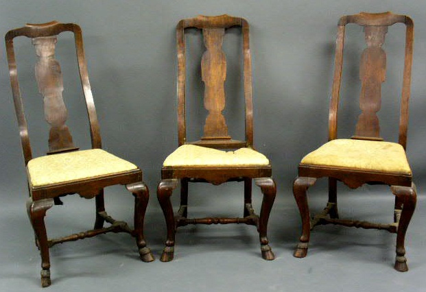 Appraisal: Set of three Queen Anne mahogany side chairs th thc