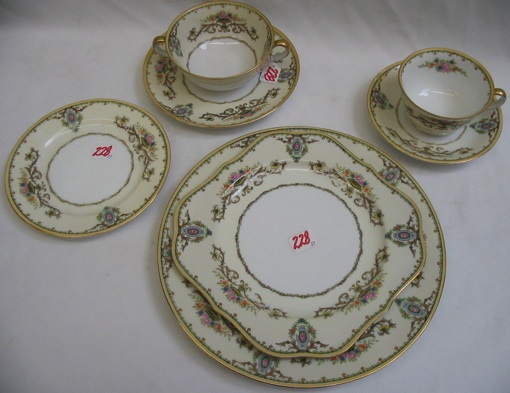 Appraisal: AN EIGHTY THREE PIECE NORITAKE FINE CHINA SET in a