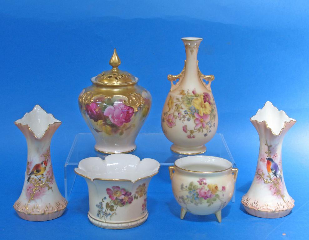 Appraisal: A ROYAL WORCESTER BLUSH IVORY POT POURRI VASE AND COVER