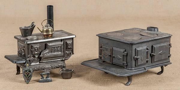 Appraisal: Two cast iron toy stoves to include a Kenton Bra