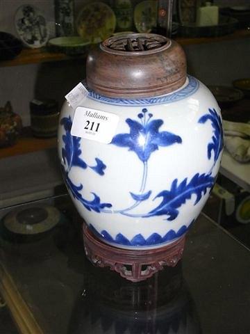 Appraisal: A CHINESE BLUE AND WHITE PORCELAIN GINGER JAR and cover