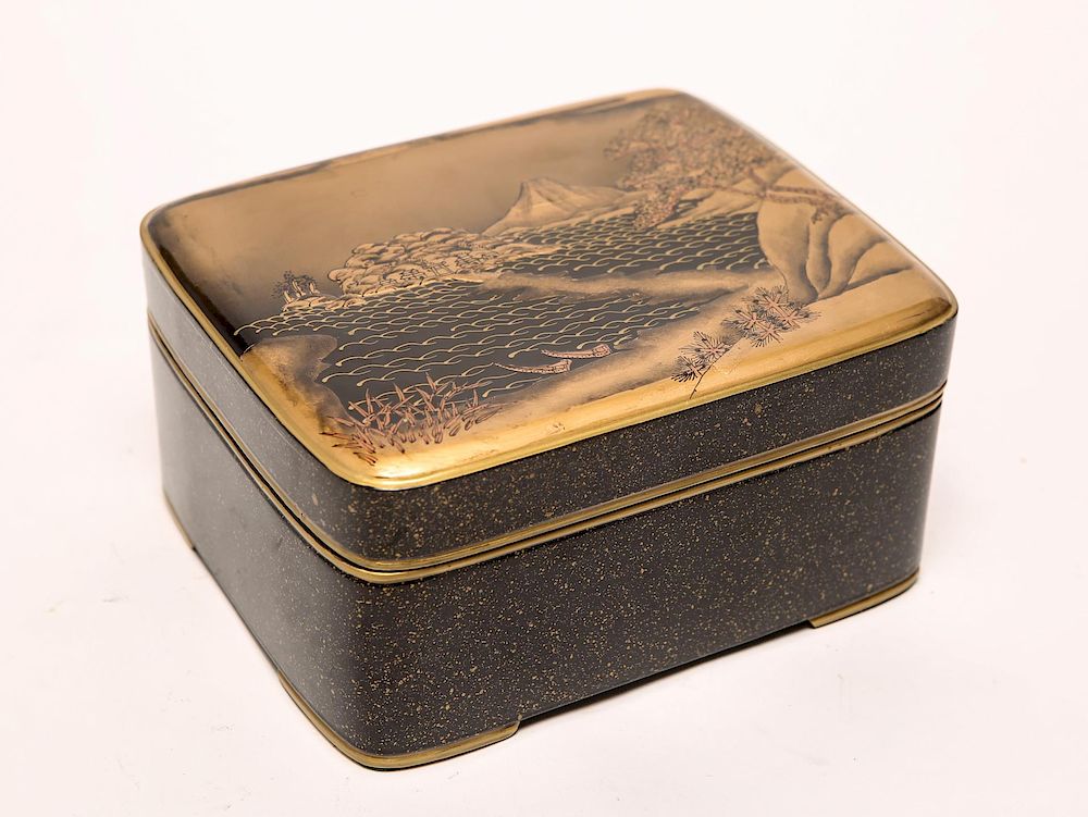 Appraisal: Japanese Gilt Black Lacquer Box Japanese gilt and black lacquer