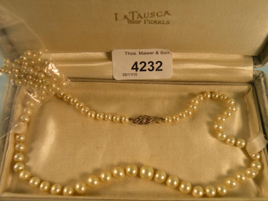 Appraisal: A set of La Tausca cultured pearls with silver clasp