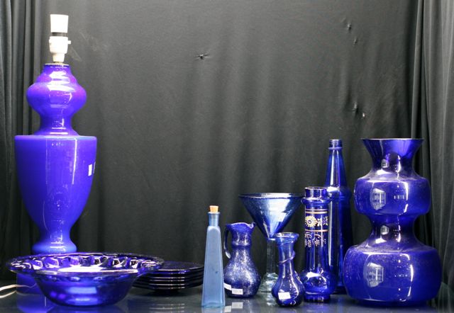 Appraisal: A cobalt blue glass lamp cm high together with an