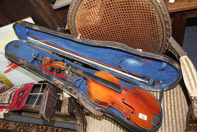 Appraisal: AN OLD VIOLIN with two piece back stamped Perry of