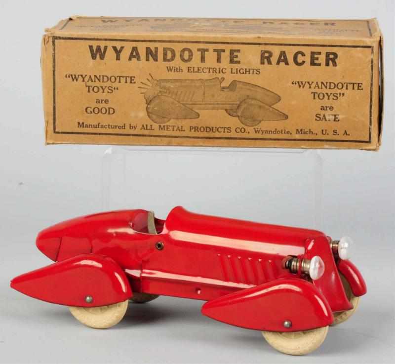 Appraisal: Pressed Steel Wyandotte Race Car Toy American Futuristic-looking fender skirts