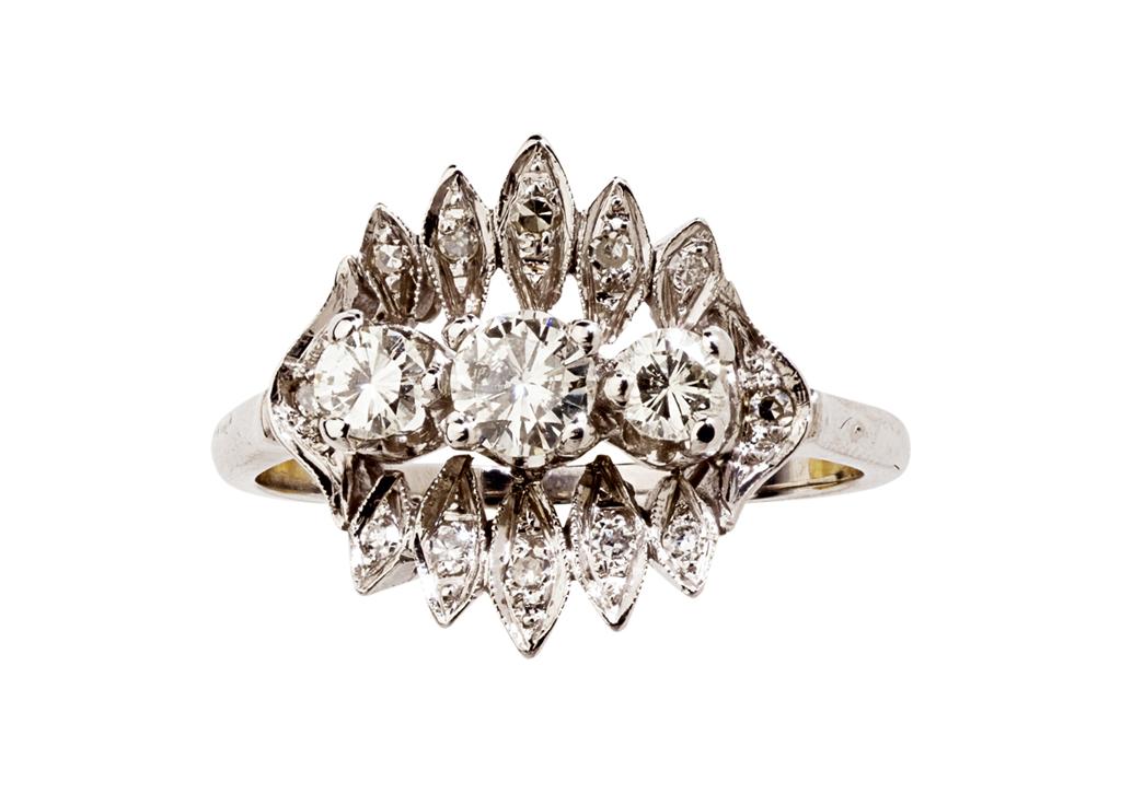 Appraisal: A diamond cluster ring claw set with three graduated round