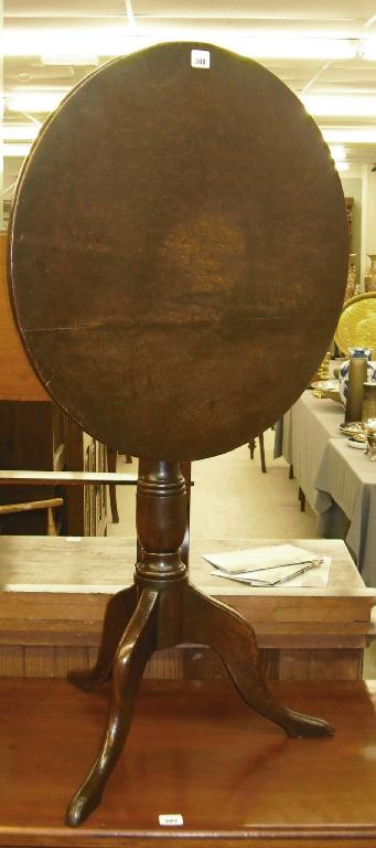 Appraisal: George III oak circular tilt-top tripod table with a ring