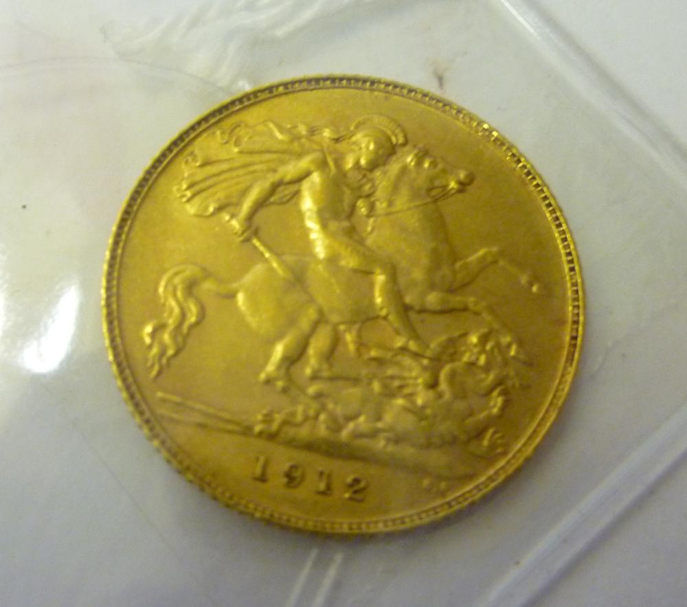 Appraisal: A GEORGE V GOLD HALF SOVEREIGN