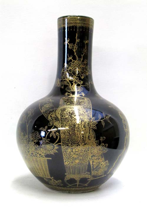 Appraisal: CHINESE PORCELAIN GOLDEN TRACE FAMILLE NOIR VASE from the Qing