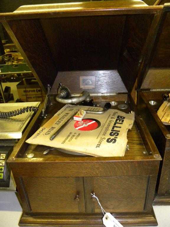 Appraisal: An HMV oak table gramophone