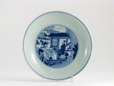 Appraisal: A Chinese blue and white saucer dish painted with a