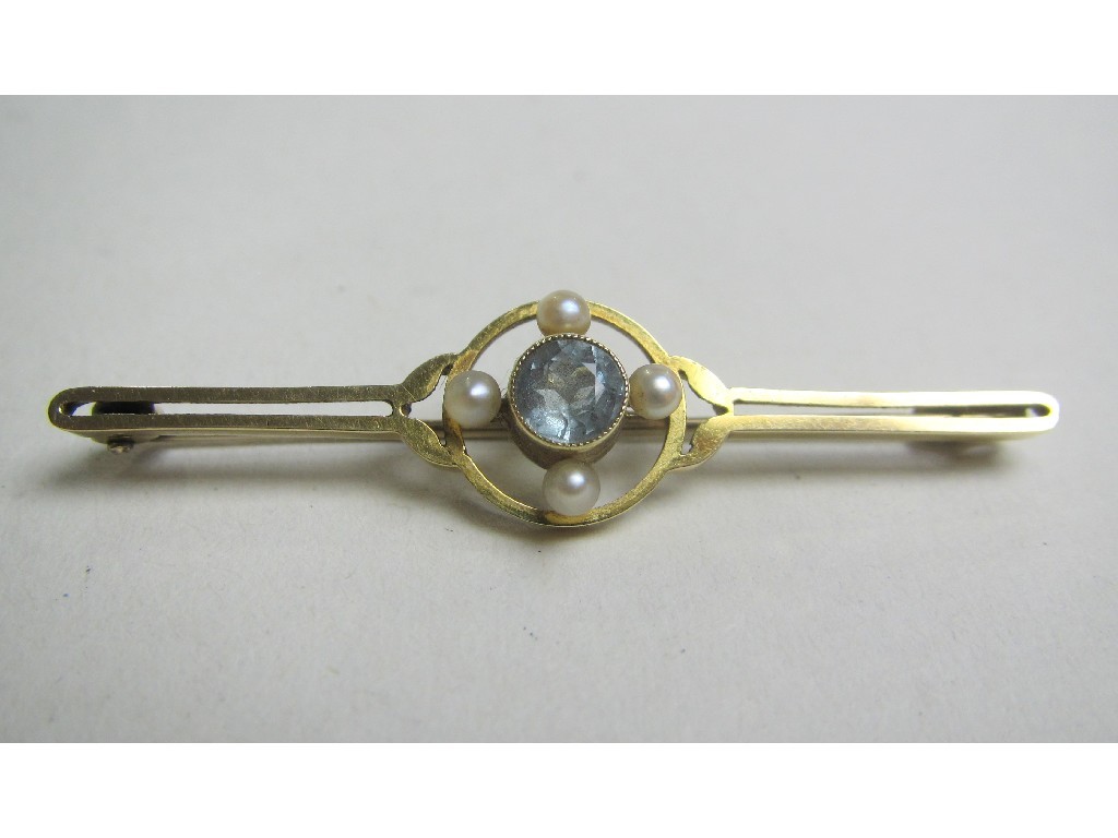 Appraisal: Edwardian ct gold aquamarine and seed pearl set bar brooch