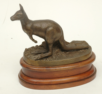 Appraisal: AN EARLY TH CENTURY BRONZE FIGURE OF A KANGAROO ON