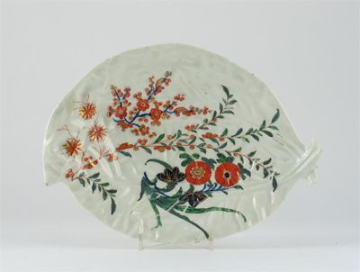 Appraisal: A Worcester double leaf moulded dish painted with chrysanthemum and