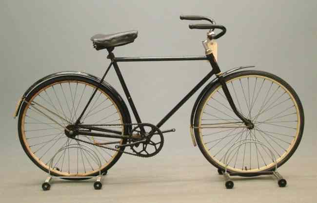 Appraisal: c Dayton light weight female wartime bicycle Note no name