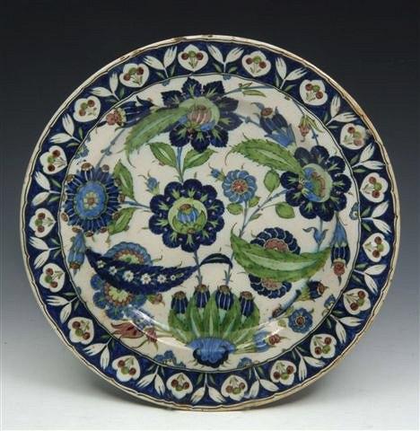 Appraisal: A CANTAGALLI ISNIK DESIGN CHARGER with traditional flower and foliate