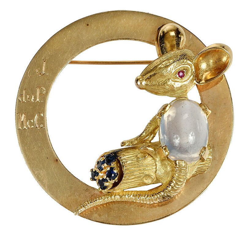 Appraisal: Retro Gold Gemstone Brooch mouse sitting on log design one