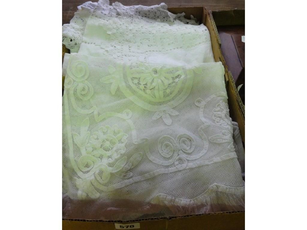 Appraisal: A small quantity of white table and bed linens including