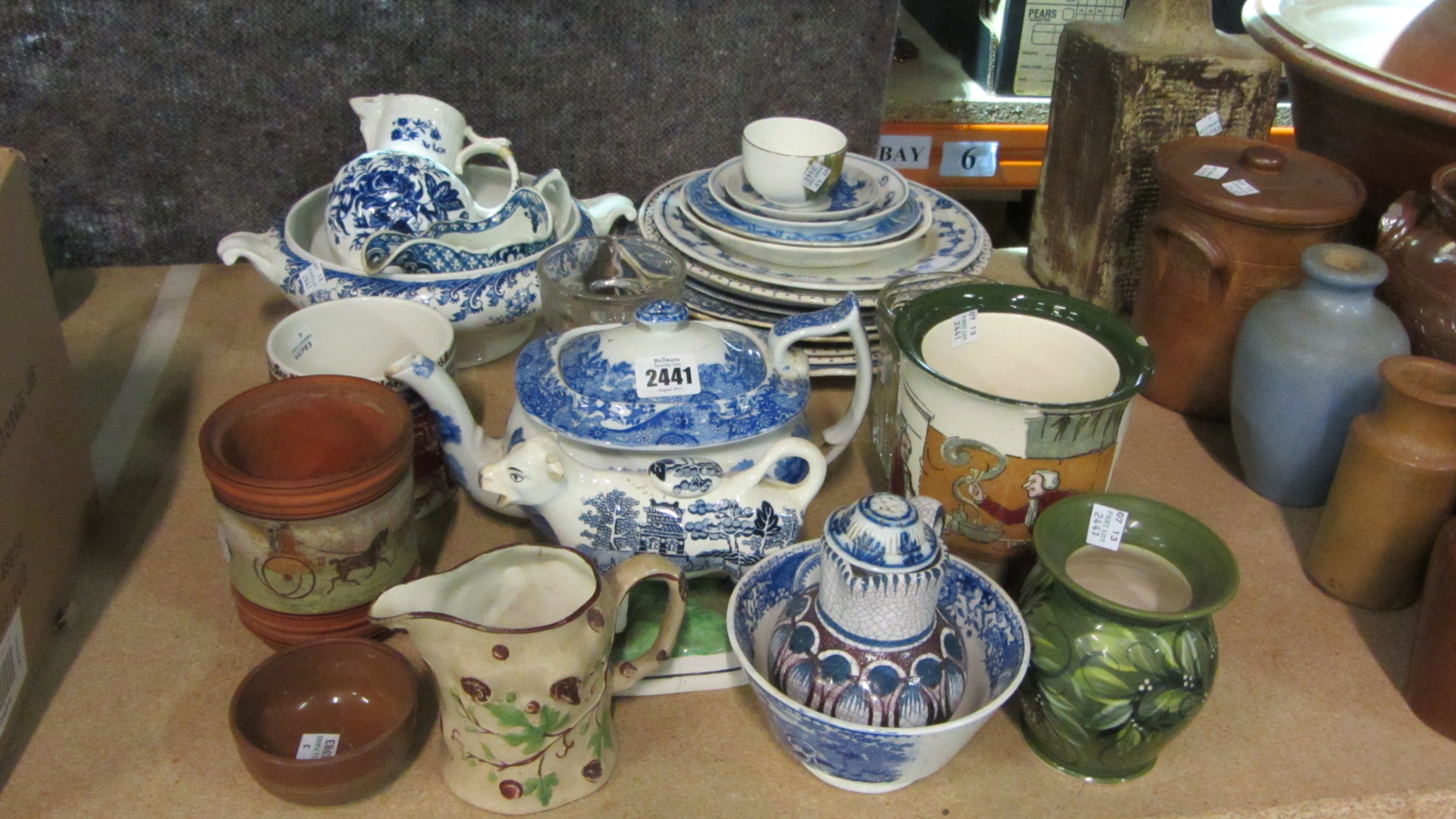 Appraisal: A quantity of mixed ceramics including blue and white items