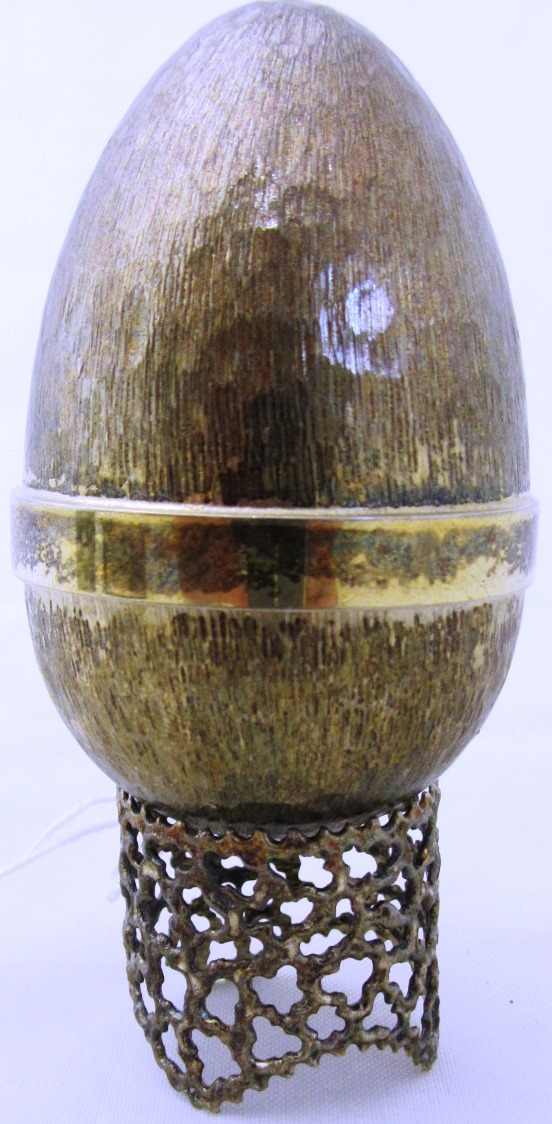 Appraisal: A silver novelty egg shaped box by Stuart Devlin opening