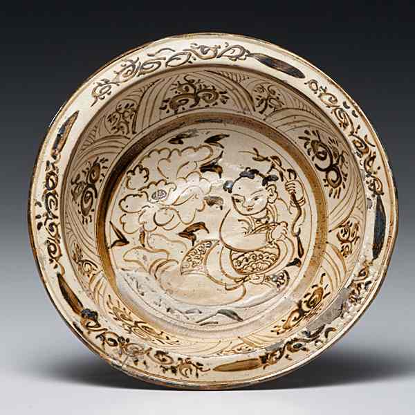 Appraisal: Tzuchou Bowl Chinese th century a tzuchou bowl having an