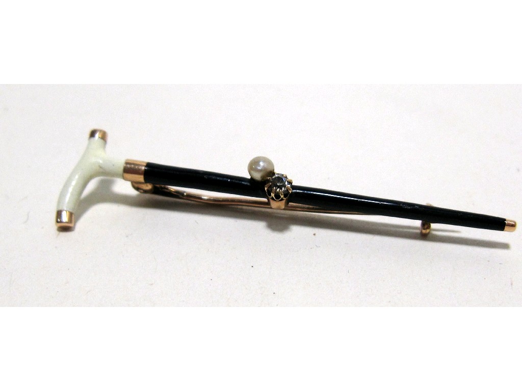 Appraisal: Victorian yellow metal riding crop stock brooch with black and