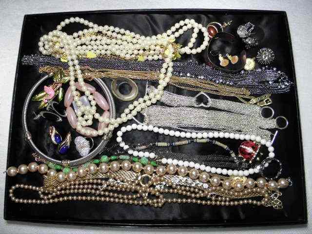 Appraisal: Tray lot of assorted ladies costume jewelry Includes necklaces bracelets