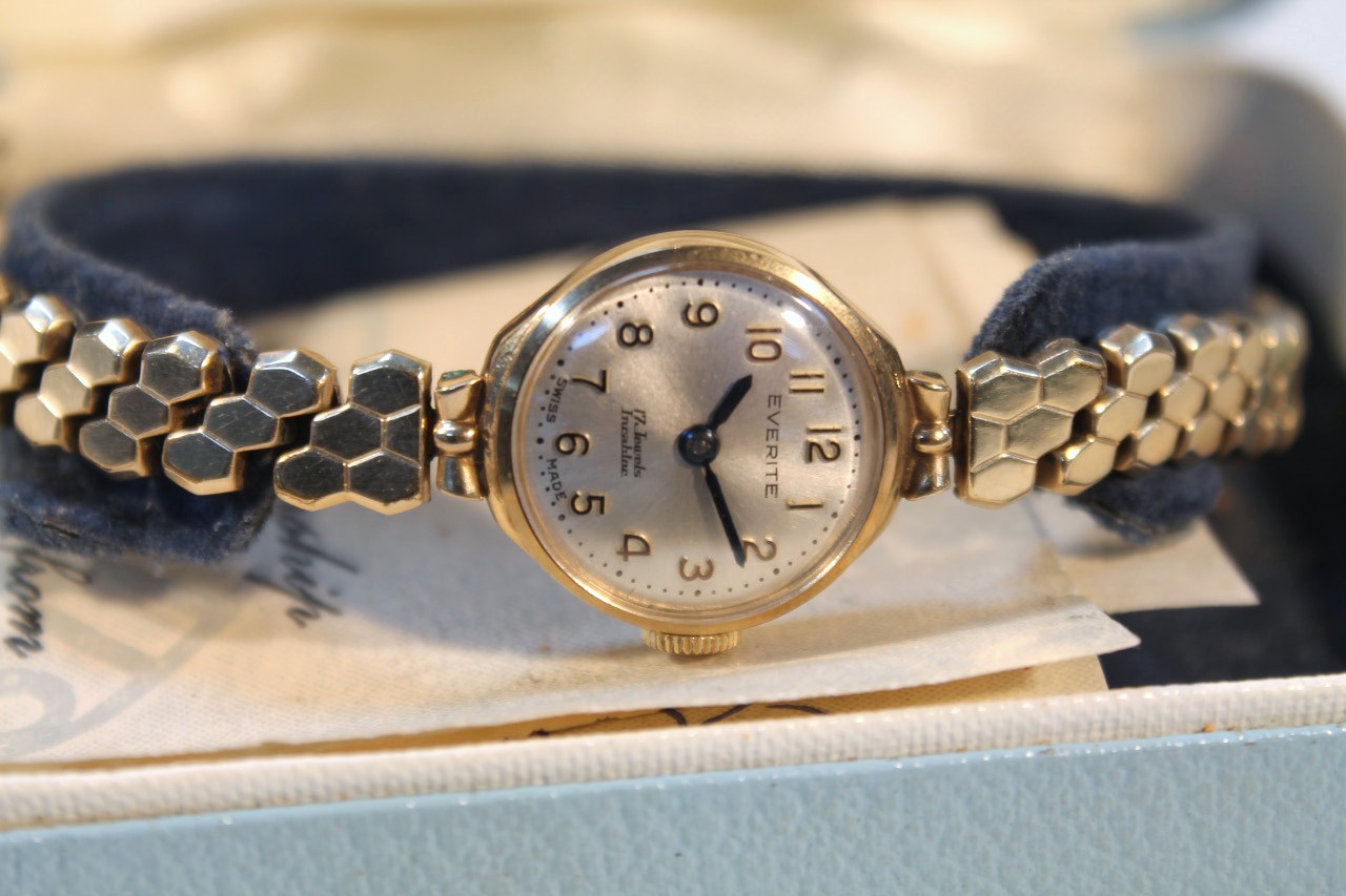 Appraisal: A ladies Everite cocktail watch the cm dia dial with