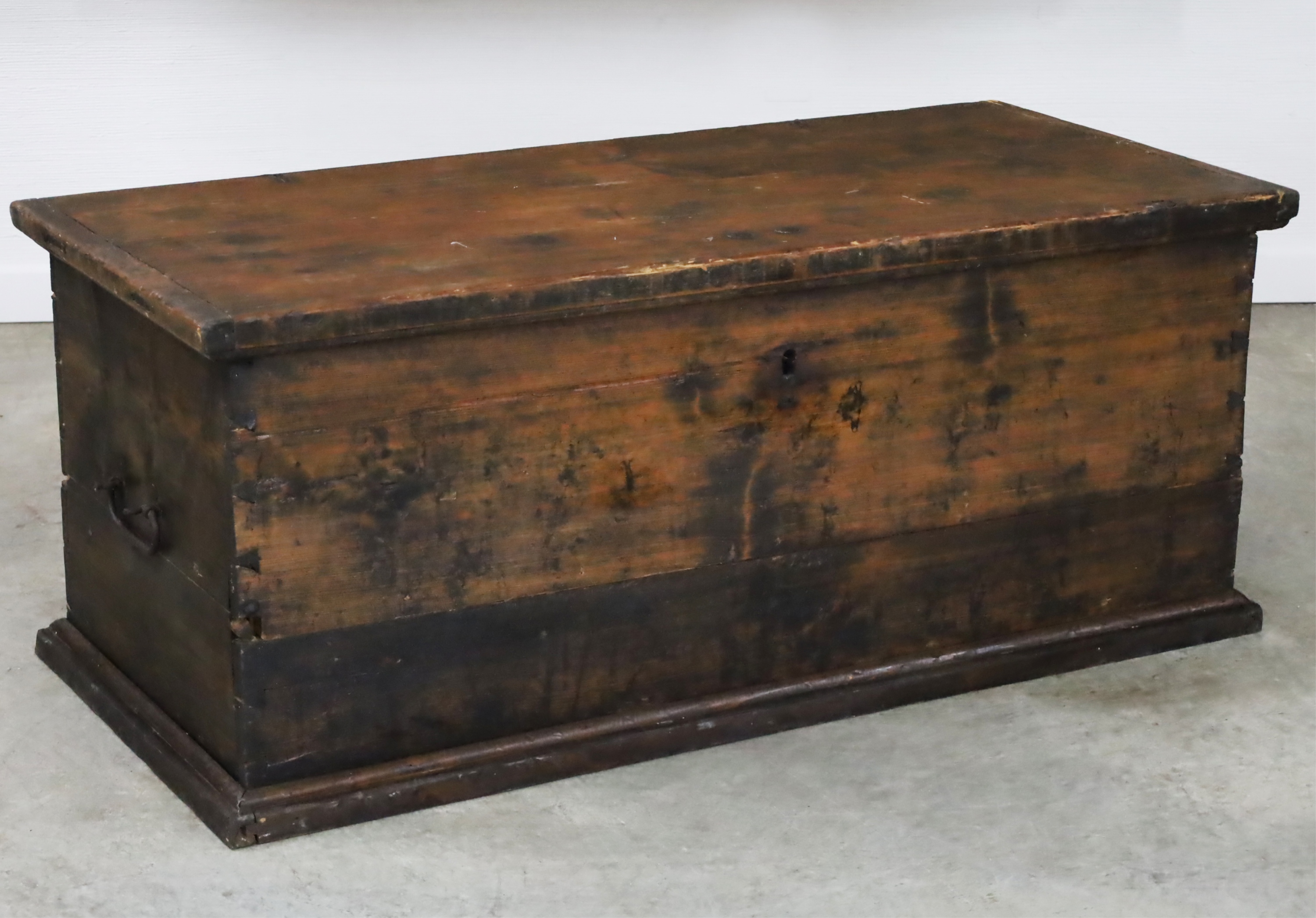 Appraisal: PRIMITIVE EUROPEAN PINE LIFT TOP DOWRY CHEST Primitive European pine